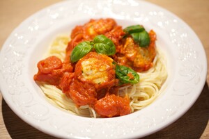 Spaghetti met ricottaballetjes in tomatensaus