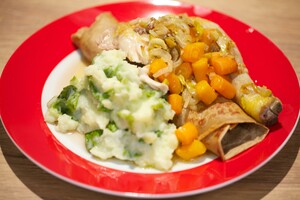 Polderkoek met sla-stamp en polderhoen