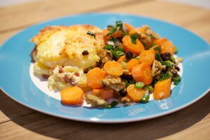 Aardappelgratin met zoete bospeensalade