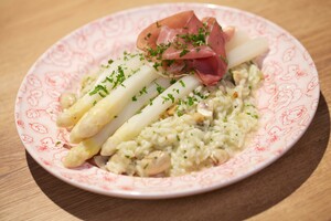 Hazelnotenrisotto met witte asperges