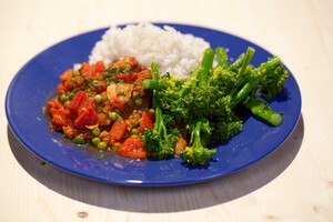 Kippendijenstoof met gegrilde paprika