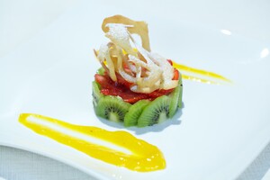 Zoete avocadomousse met obliekrullen