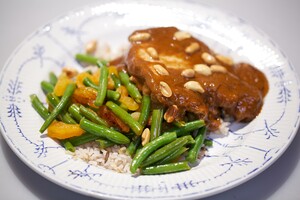 Karbonades met pindasaus