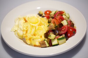 Camembertgratin met cocktailtrostomaten
