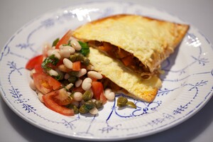 Calzone wraps met bonensalade