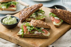 PPP broodje – pesto, pijnboompitten en parmaham