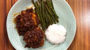Ajam rica rica met ketjap, sambal boontjes en rijst