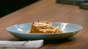 Lasagne met aubergine, bolognaisesaus en mozzarella