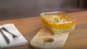 Lasagne met zalm, zongedroogde tomaten en pijnboompitten