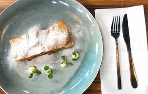Millefoglie van gefrituurd pastadeeg, mascarpone & bloedsinaasappel