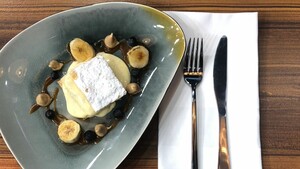 Millefoglie met karamel, tiramisu crème & blauwe bessen