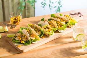 Taco's met gebakken garnalen en mangosalsa