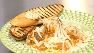 Spaghetti met tomatensaus en gehaktballetjes