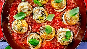 Torentjes van gegrilde groenten en rösti rondjes