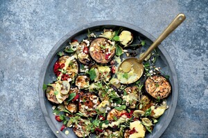 Gepofte aubergine met ingelegde-citroenyoghurt