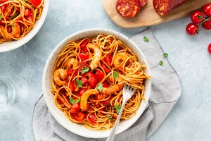 Spaghetti met chorizo en garnalen