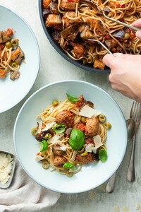 Spaghetti met worst en aubergine 