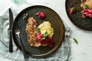 Karbonade met zoetzure rabarberchutney & pastinaakpuree