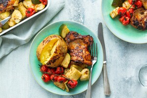 Gekarameliseerde kip met courgette en tomaat