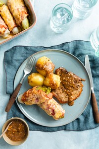 Witlof met ham & kaas, ribkarbonade en aardappeltjes