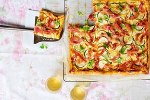 kruidentaart met courgette en serranoham