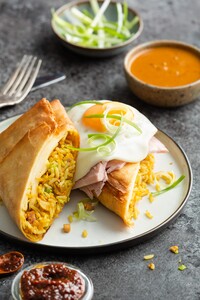 Loempia gevuld met nasi
