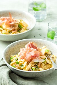 Tagliatelle in makkelijke roomsaus met prosciutto