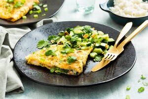 Vietnamese omelet met garnalen en lente-ui