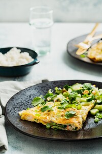 Vietnamese omelet met garnalen en lente-ui