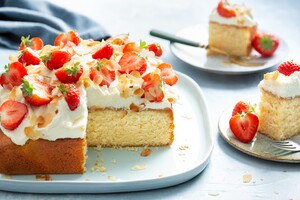 Amandeltaart met aardbeien