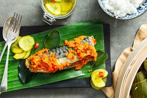 Indische makreel met witte rijst en komkommersalade