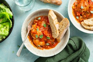 Kipstoof met tomaat en oregano