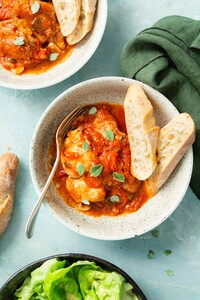 Kipstoof met tomaat en oregano