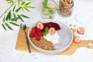 Chiapudding met huisgemaakte bessencoulis