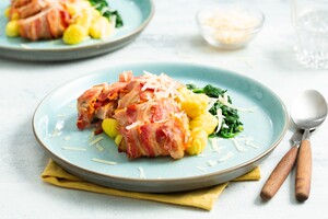 Kip met pesto en spek uit de oven