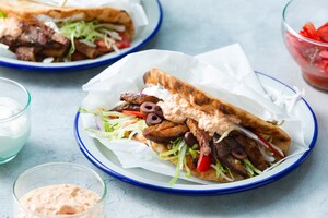 Pita gyros met fetaspread en sla