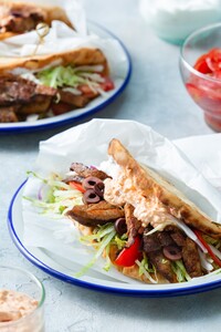 Pita gyros met fetaspread en sla