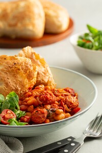 Ovenschotel met chorizo en bonen
