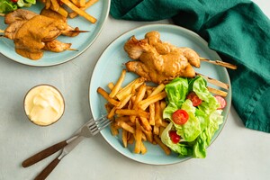 Saté met friet en salade