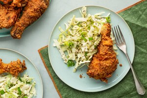 Fried chicken en coleslaw