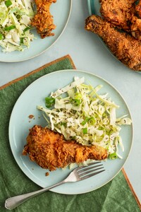Fried chicken en coleslaw
