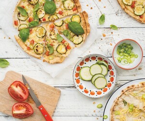 Snelle pizza met courgette