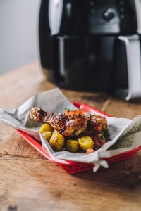 Pittige kip met tomatensalsa en kerriekrieltjes