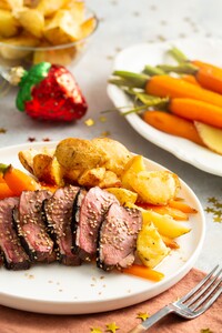 Eendenborst met five spice en gemberwortels