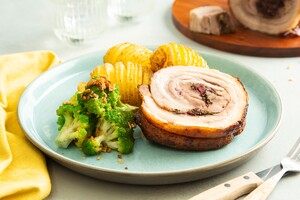 Porchetta met hasselback-aardappels en romanesco