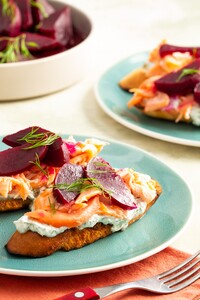 Warmgerookte zalm met ingemaakte bieten
