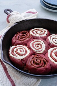 red velvet cinnamon rolls 2