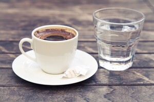 glas water koffie