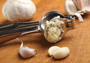 knoflookpers schoonmaken