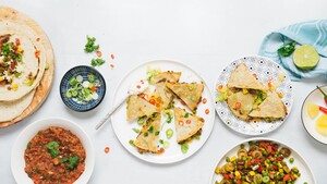 Goedgevulde quesadillas met groenten en picadillo